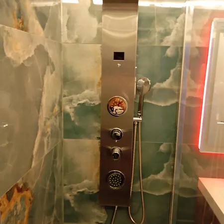 El Refugio Del Estrecho 3*